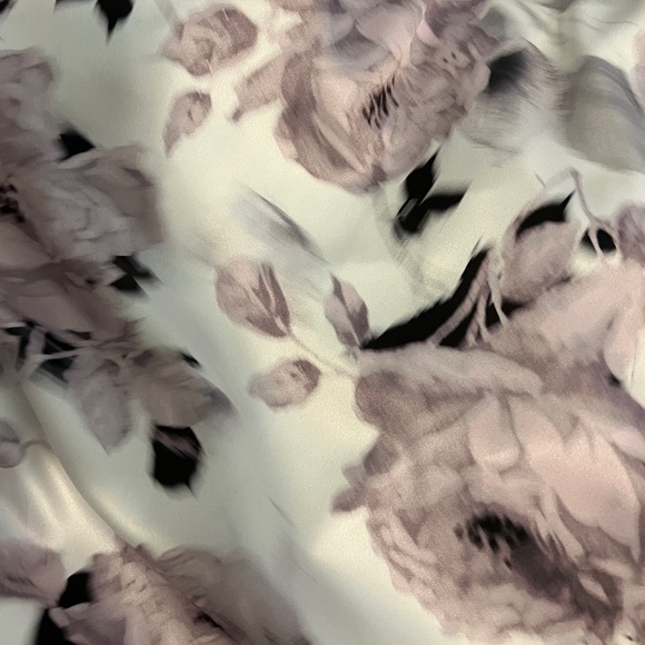 Victoria's Secret XS Floral Flounce Robe Lilac Top - Picture 2 of 3